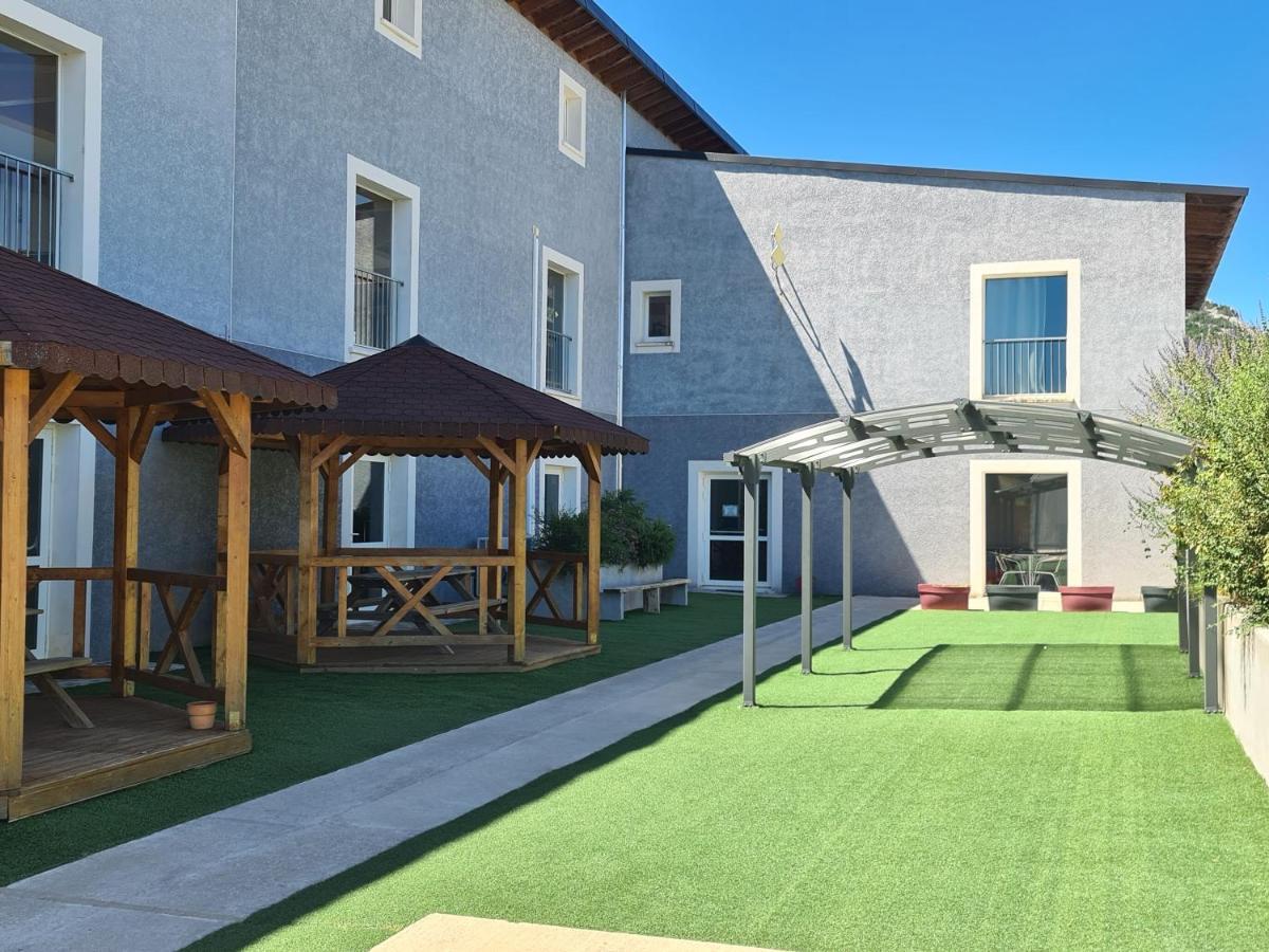 Park & Suites Village Gorges De L'Herault-Cevennes Brissac المظهر الخارجي الصورة